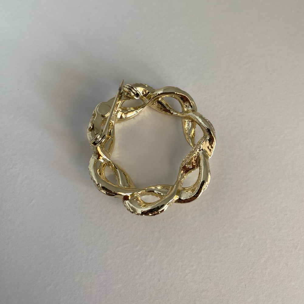 Vintage Gerry's Wreath Filigree Gold Tone Signed Brooch - Picture 5 of 7
